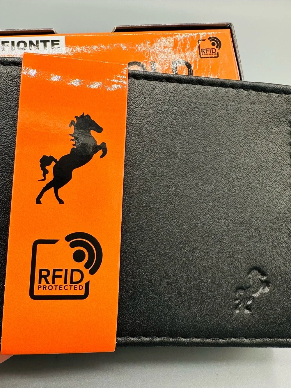 FIONTE Genuine Leather RFID Blocking Billfold Wallet Black Bifold New in Box!